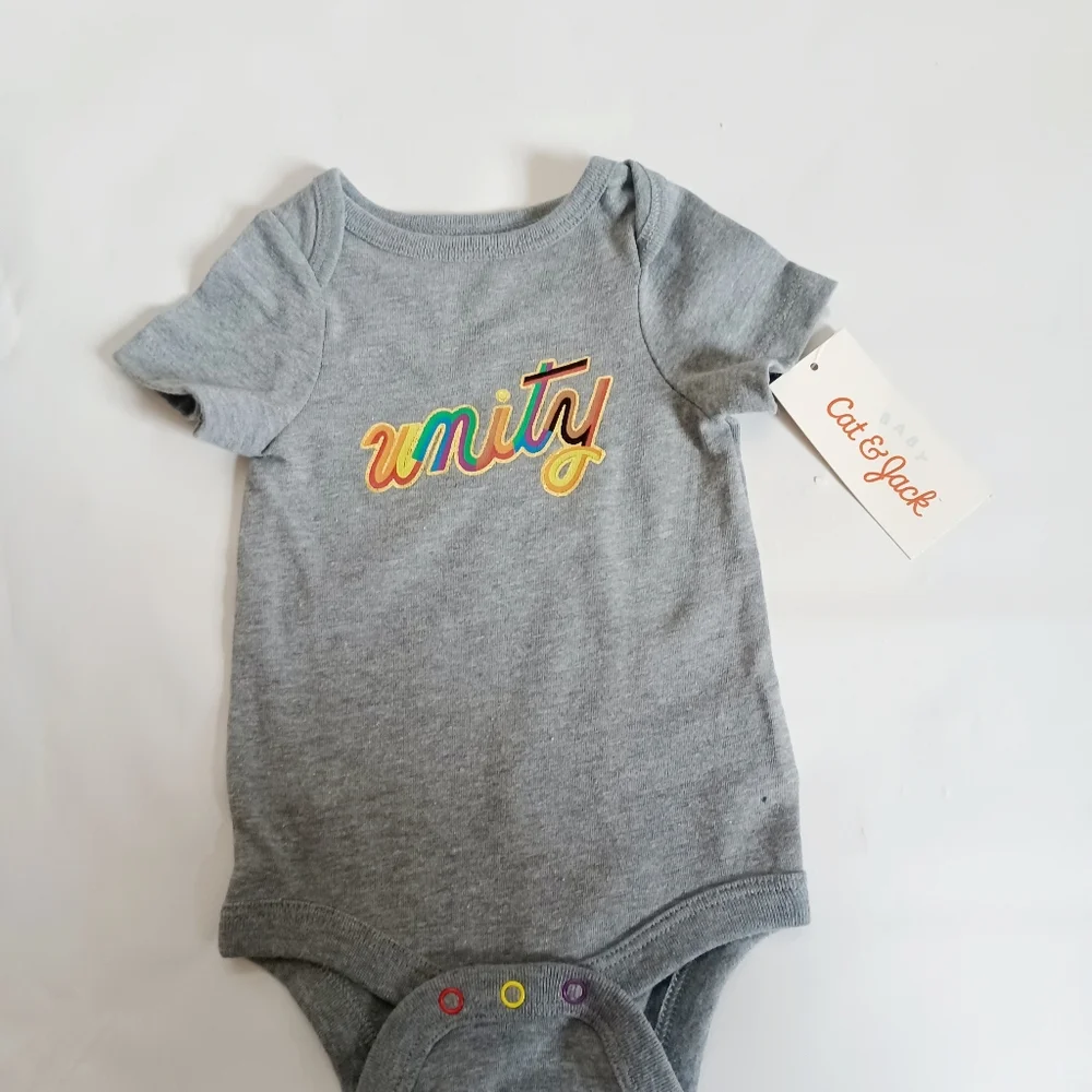 NEWBORN BUNDLE of 3 items Cat & Jack: 2 pompers, 1 bodysuite - Picture 9 of 11